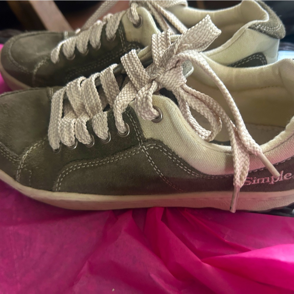 Simple OS Sneaker Size 7.5 Jungle Green